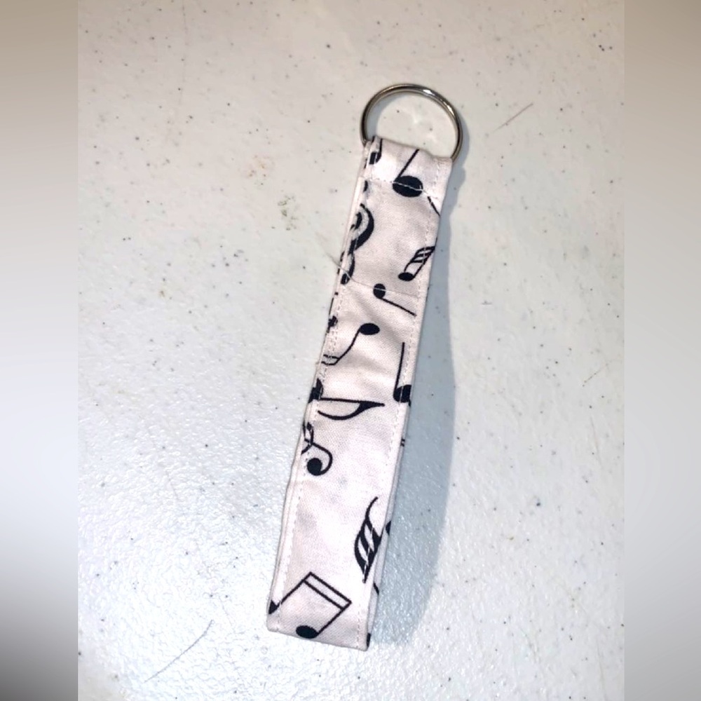 Homemade Keychains, Music notes pattern - Picture 3 of 3